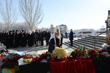 Патриарх Кирилл помолился о погибших на месте теракта в Волгограде