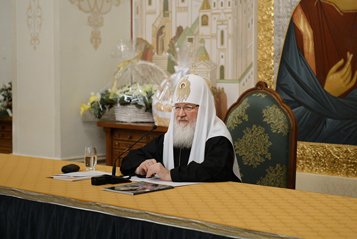 Если мы в центр жизни ставим самих себя, мы оказываемся уязвимы, - патриарх Кирилл