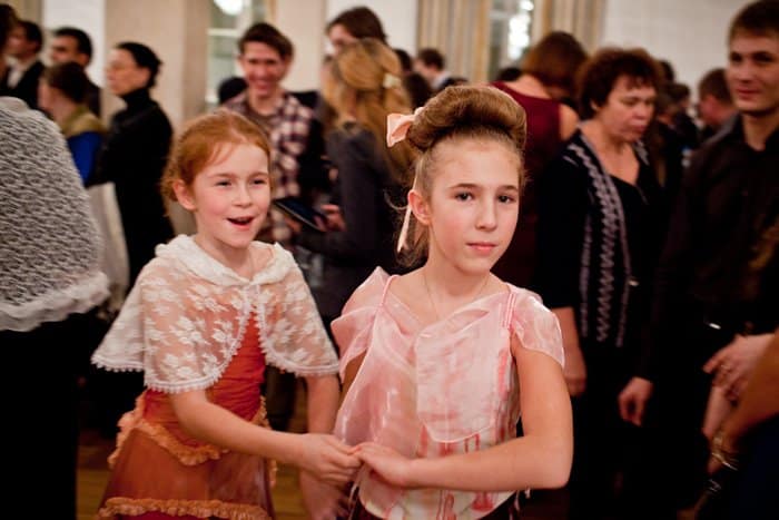 20-летие Российского православного университета отметили молодежным балом