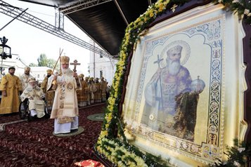 Всероссийский крестный ход с мощами князя Владимира завершится в Калининграде