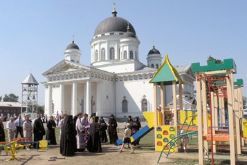 При новых храмах Москвы будут строить детские площадки