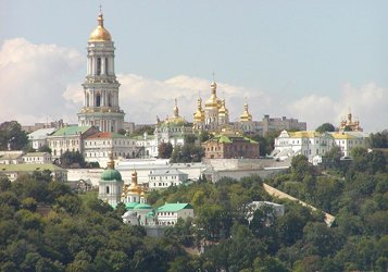 Украинская Православная Церковь против кощунственных плакатов у стен Киево-Печерской лавры