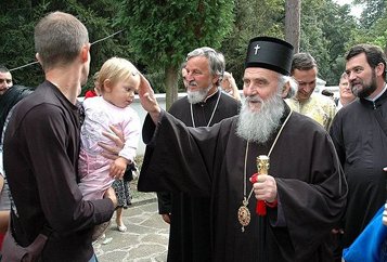 Патриарх Сербский Ириней призвал врачей отговаривать женщин от абортов