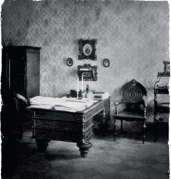 Рабочий кабинет Достоевского в последней петербург- ской квартире