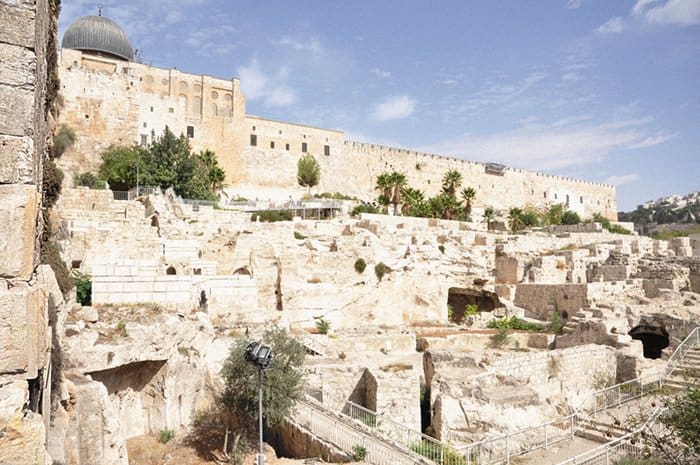Где находится могила Адама,  или Парадоксы библейской археологии