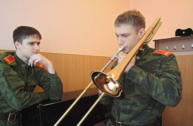 Один день в военно-музыкальном училище