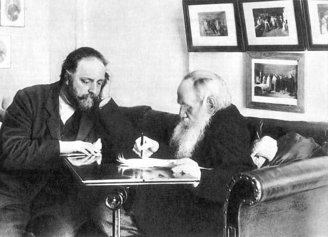 Лев Толстой с личным секретарем Владимиром Чертковым