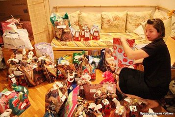 Более 600 рождественских подарков волонтеры доставили в Крымск