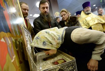 В России выросло число людей, считающих себя православными, - результаты соцопроса
