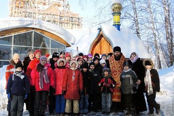 В деле воцерковления детей могут помочь паломнические поездки, считает епископ Карасукский Филипп