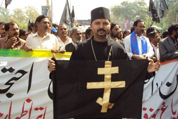 Христиане Пакистана прошли мирными маршами с осуждением погромов в Лахоре