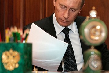 Владимир Путин подписал закон, регламентирующий деятельность духовенства