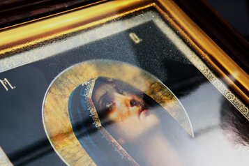 На открытии первой православной выставки в Ташкенте замироточила икона Богородицы