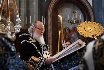 Патриарх Кирилл совершил утреню с чтением 12-ти Страстных Евангелий
