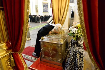 Патриарх Кирилл поклонился мощам благоверного князя Александра Невского