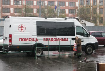 Православной службе под угрозой ареста запретили кормить бездомных