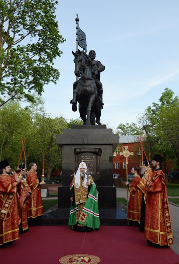 Патриарх Кирилл принял участие в открытии памятника святому Димитрию Донскому в Москве