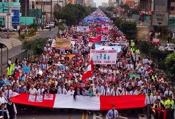 В столице Перу прошел многотысячный марш в защиту традиционной семьи