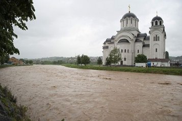 Предстоятель Сербской Церкви призвал к борьбе с наводнением и помощи пострадавшим