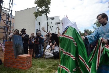 Патриарх Кирилл освятил закладной камень храма на территории ГУ МВД