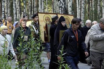 Около 50 тысяч верующих почтили память царской семьи в Екатеринбурге