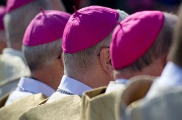Совет католических епископов выступил за верующих политиков