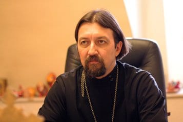 Постоянное пребывание в соцсетях таит в себе духовную опасность, считает протоиерей Максим Козлов