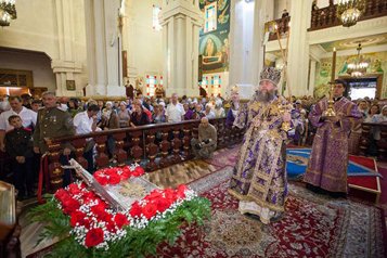 В Казахстан принесен ковчег с частицей Животворящего Креста Господня