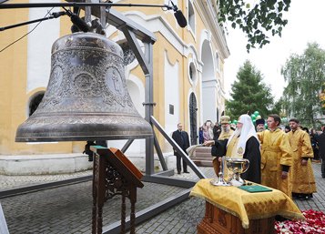 В день торжеств в честь 400-летия Дома Романовых патриарх Кирилл освятил Романовский колокол