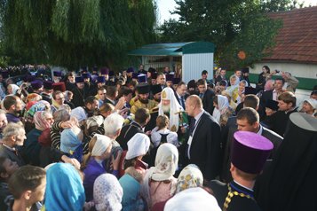Помолиться вместе с патриархом Кириллом в Тирасполе собралось более 10 тысяч человек