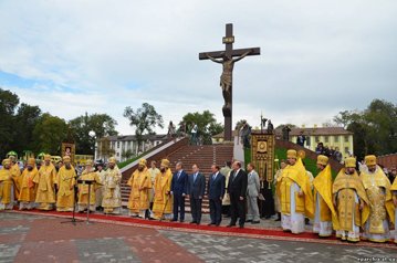 В Днепродзержинской епархии установили самое большое Распятие в Украине