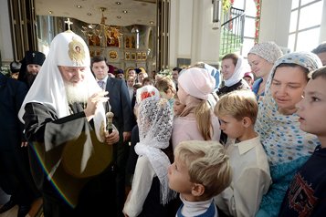 Патриарх Кирилл призвал верующих не бояться усыновлять детей-сирот