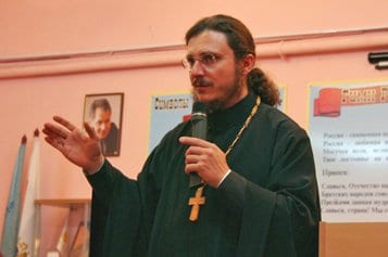 Иеромонах Димитрий (Першин) отслужит молебен о путешествующих на Белорусском вокзале