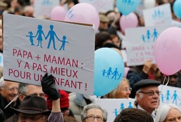 В Париже прошел многотысячный митинг-шествие против легализации однополых браков