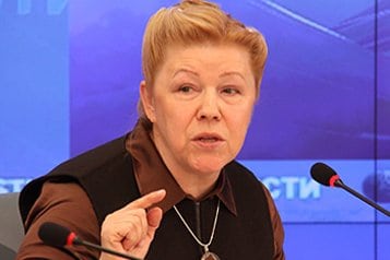 Депутат Елена Мизулина надеется, что в России никогда не исказят понятие семьи