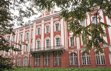 Петербургский университет не будет сокращать бюджетные места филфака