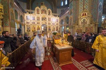 Латвийская Православная Церковь оказывает помощь пострадавшим и родственникам погибших в результате обрушения торгового центра в Риге