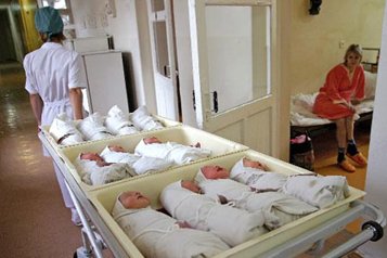 Депутаты и жители Ярославской области просят президента страны остановить закрытие родильных отделений