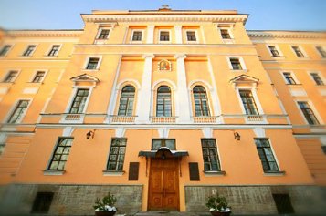Санкт-Петербургской духовной академии вернули комплекс исторических зданий и храм