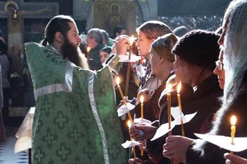 Священный Синод напомнил верующим о правилах участия в Таинстве Елеосвящения