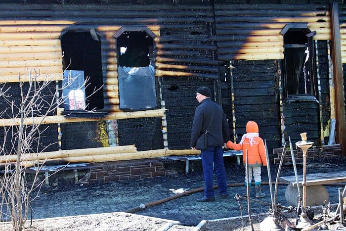 В Хабаровске почти полностью  сгорел деревянный храм в честь святого князя Александра Невского