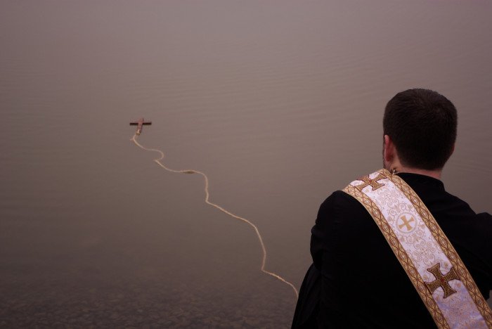 27 ярких крещенских фотографий из разных стран мира