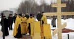 На месте нового храма МГУ освятили поклонный крест