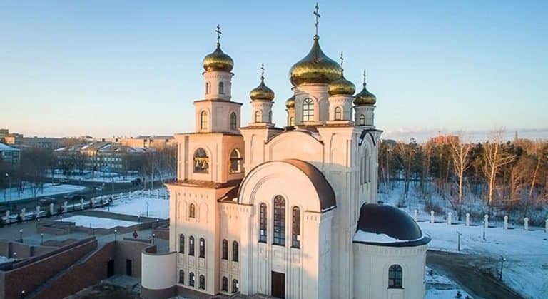 Скамейки в православных храмах