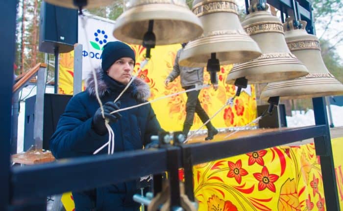 Люди в храме: звонарь