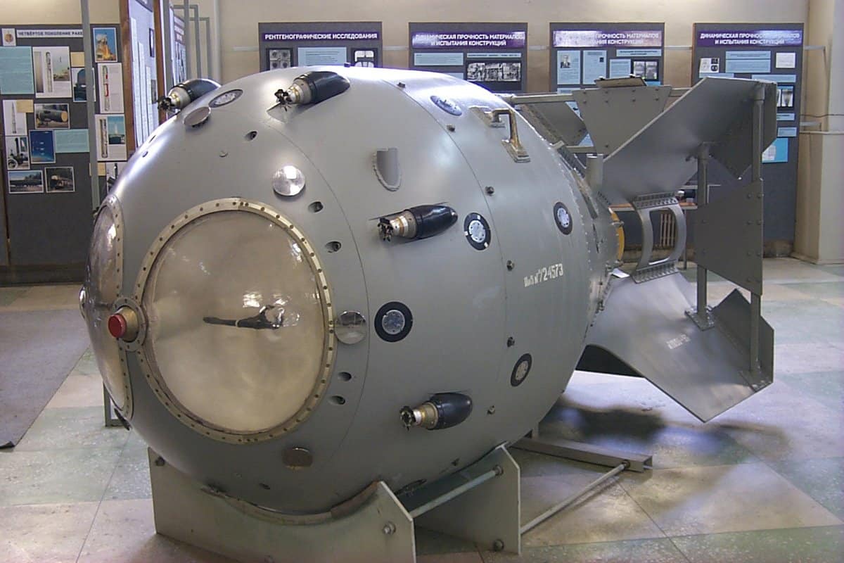 Рдс водородная бомба. Ядерная бомба РДС-4. Советской атомной бомбы РДС-1. Ядерная бомба РДС 1. Ядерная бомба Саров.
