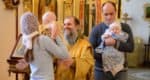 В Томске крестили малышей, спасенных от аборта