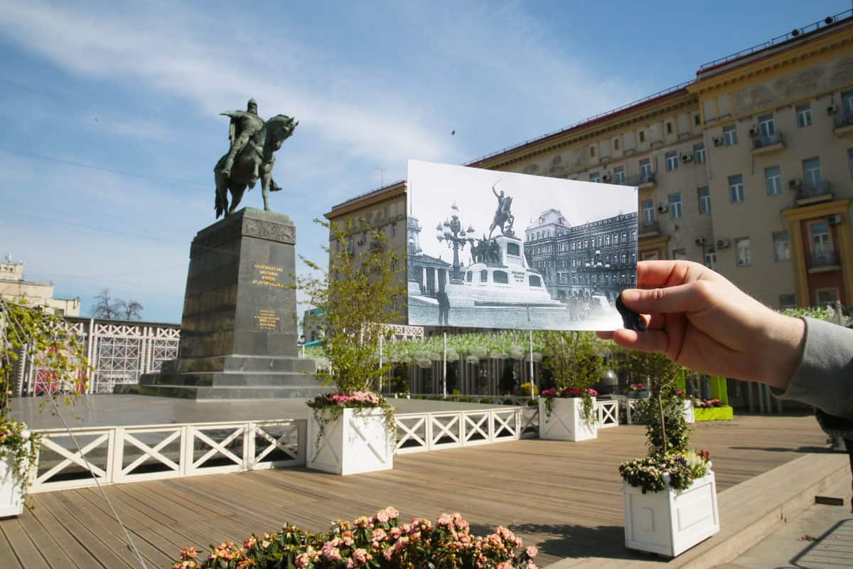 4 памятника. Памятники белым генералам в России. Утраченные памятники Москвы. Белый памятник на площади. Каток памятник Юрию Долгорукому.