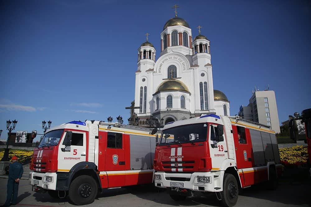 Пожарные екатеринбурга. Пожарные Екатеринбург. 2 Пожарная часть Екатеринбург. 2 Пожарная часть Екатеринбург машины.