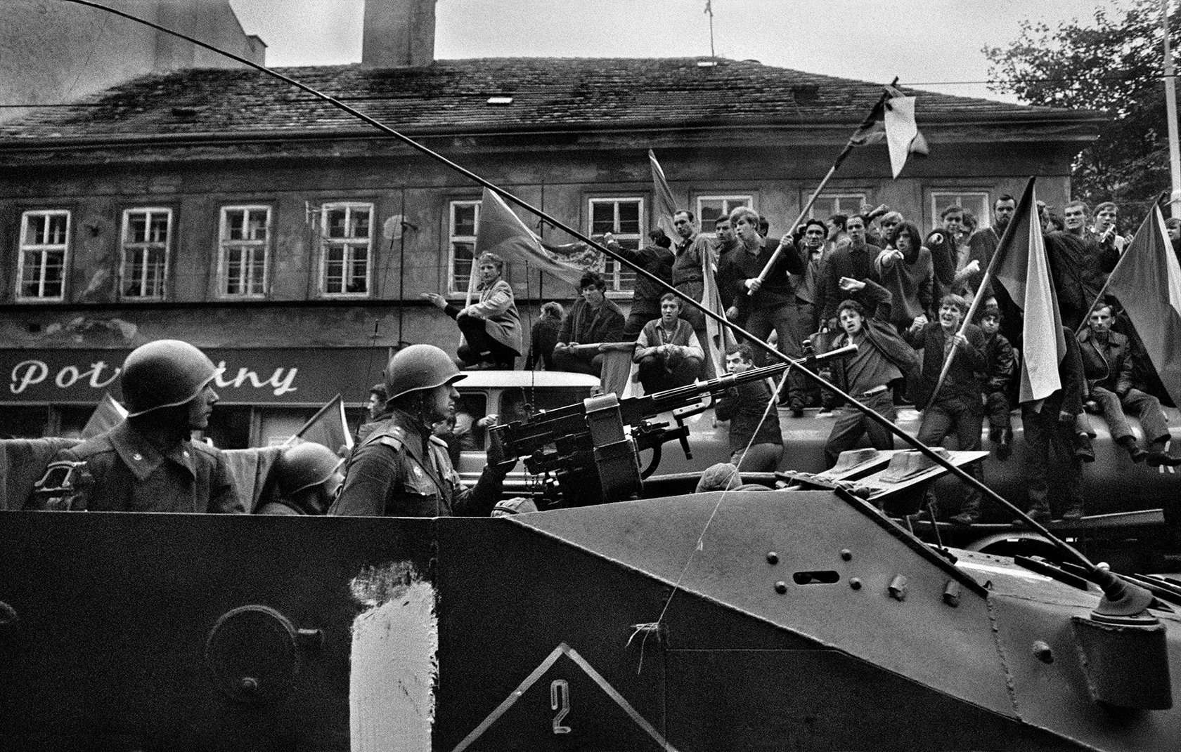Москва чехословакия. Операция Дунай Прага 1968. Операция «Дунай». Чехословакия, 1968 год.. Советские войска в Праге Чехословакия 1968. Советская армия в Праге 1968 года.